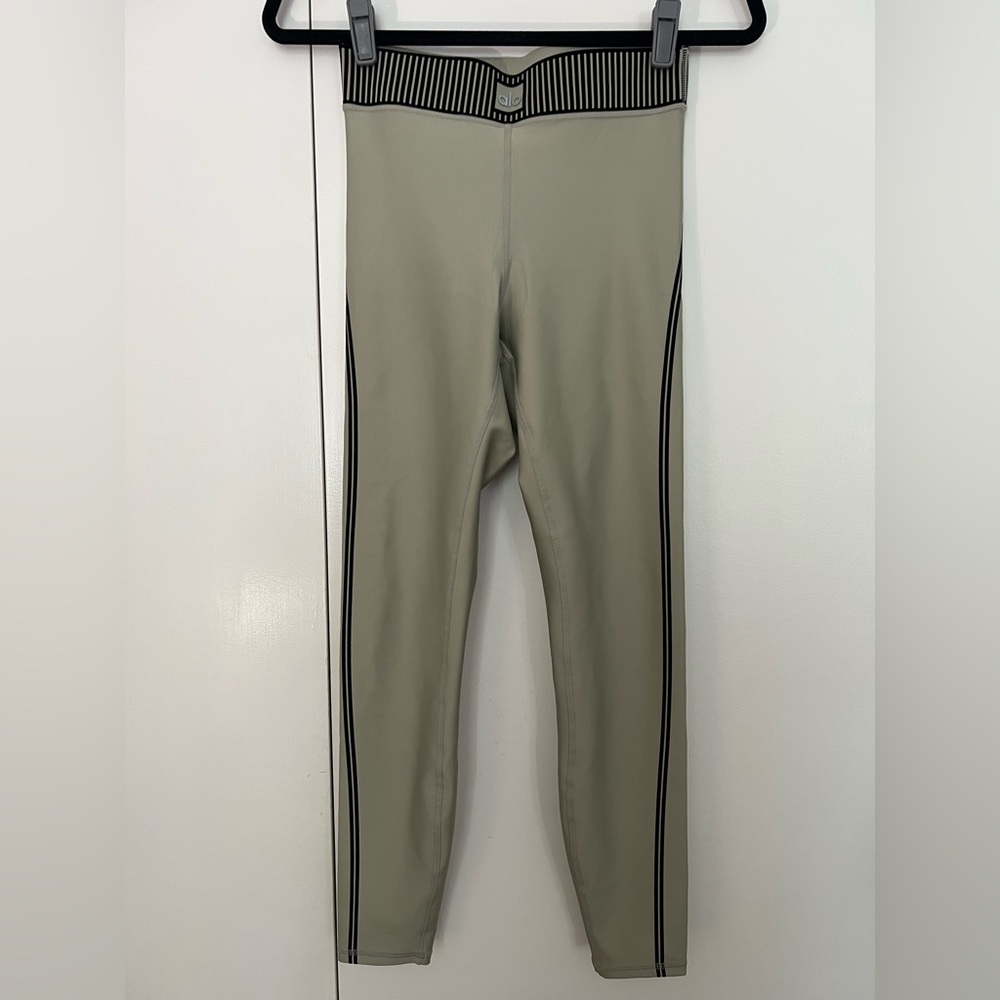 ALO Yoga Line Up Leggings - Limestone